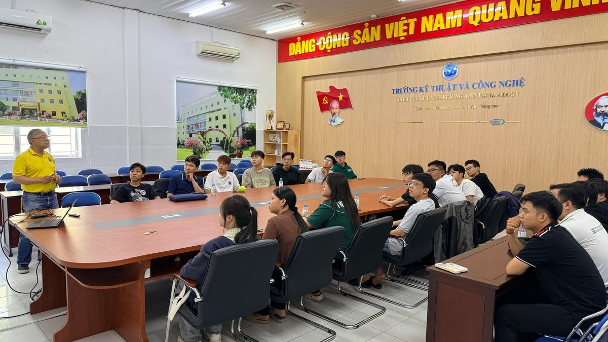 Seminar on Soft Skills and AI Ethics led by Dr. Huynh Ba Gia