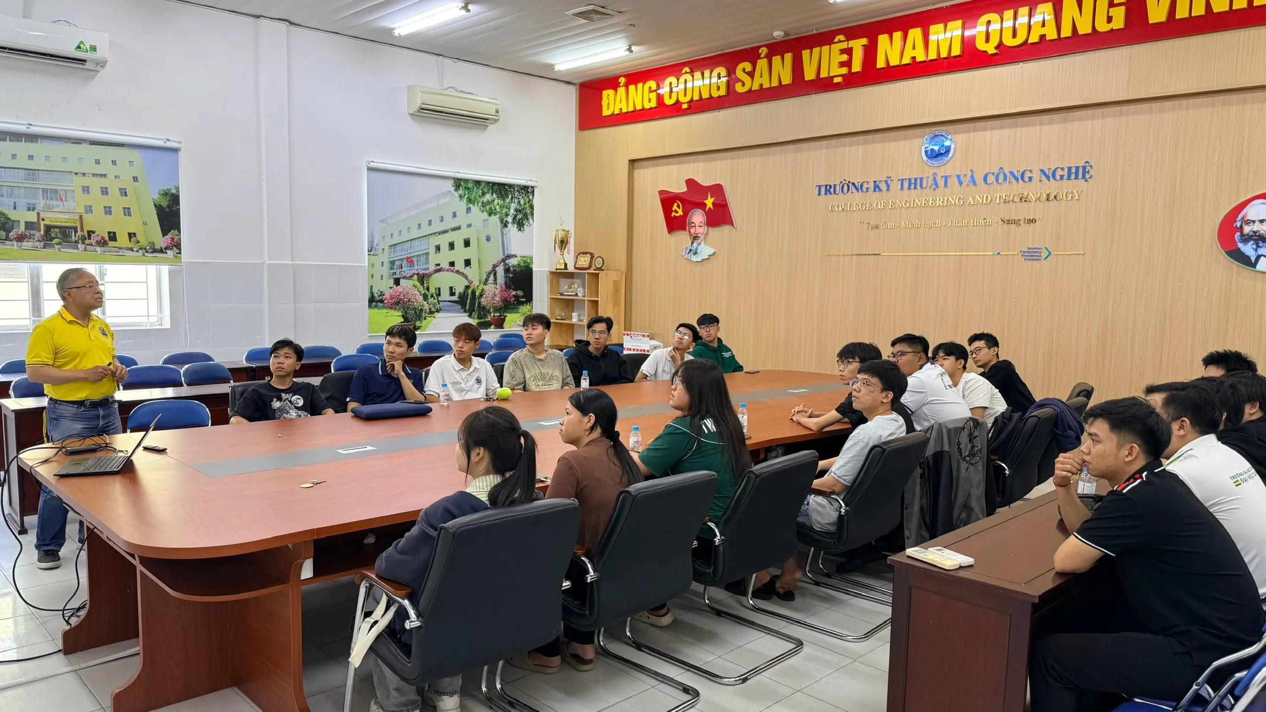 Seminar on Soft Skills and AI Ethics led by Dr. Huynh Ba Gia